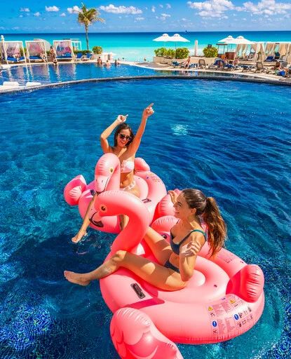 Swimming pool at Sandos Cancun Luxury Resort